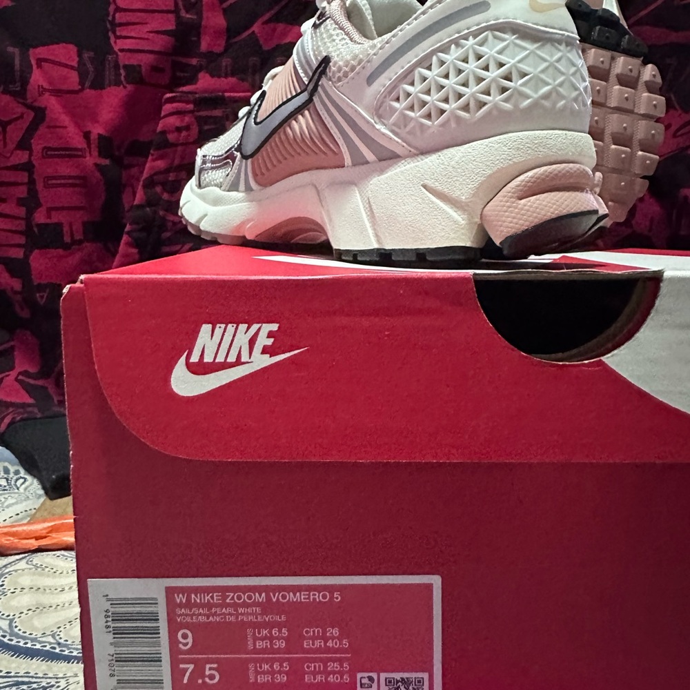 Nike Zoom Vomero 5 Cream and Black Sneakers
